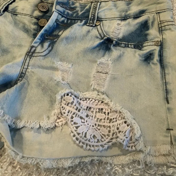 Amethyst Distressed Mid-rise Lace Cut-offs - Picture 3 of 6